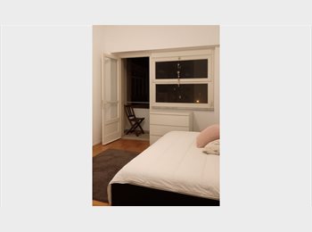 Roomgo PT - Quarto individual com varanda em Benfica, Lisboa - 470 € Por mês