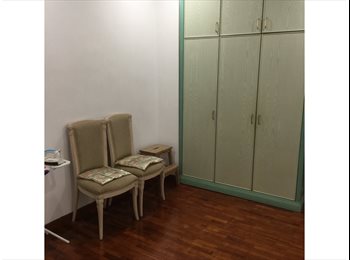 Roomgo SG - 23 Parry Walk spacious common room for rent, Kovan - $900 pm