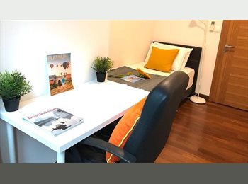 Roomgo SG - Virtual Viewing & Digital Check-in . Cosy Common Room @ Raffles Quay / Downtown MRT, Downtown - $1,800 pm
