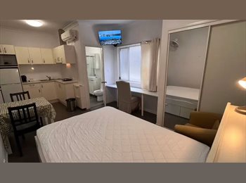 Roomgo SG - Furnished Studio Room for Rent – Jurong East (S$800/month), Chinese Garden - $800 pm