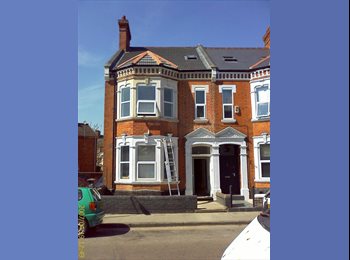 Roomgo UK - Large Double Ensuite Room Available immediately, Abington - £575 pcm