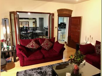 Roomgo UK - Bushey: luxury house, double room. Plus home gym & hot tub!, Watford - £735 pcm