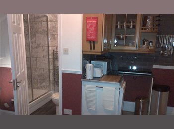 Roomgo UK - STUDIO ROOM IN RESIDENTIAL GUESTHOUSE, Saint Leonards-on-sea - £600 pcm