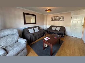 Roomgo UK - A bright and spacious bedroom situated in a good location in London, E5., Shacklewell - £750 pcm