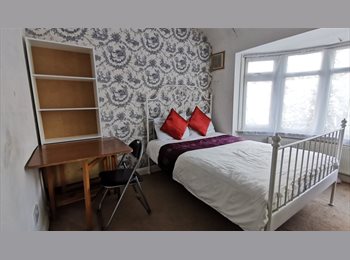 Roomgo UK - Large Double Room walking distance to Hayes Station, Hayes - £800 pcm