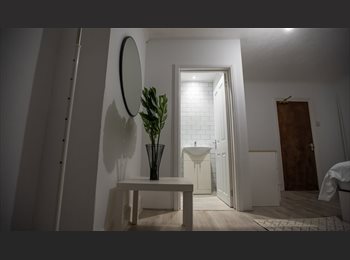 Roomgo UK - Extra Large Modern Room (Ensuite), Reading - £775 pcm