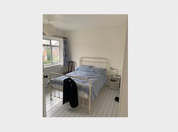 Roomgo UK - Double bedroom in Hanwell (Ealing), West Ealing - £780 pcm