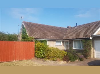 Roomgo UK - Quiet Spacious Room Near the Beach, Bognor Regis - £750 pcm