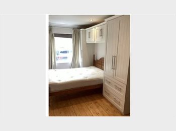 Roomgo UK - Room with stripped wood floor, Sofa, basin in 6 bedroom, 4 bathroom HMO, Temple Cowley - £900 pcm