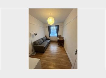 Roomgo UK - Double room to let in quiet Croydon cul de sac, Norbury - £800 pcm