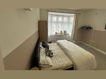 Roomgo UK - Modern Ensuite Room in Bellingham – All Bills Included, Bellingham - £1,100 pcm