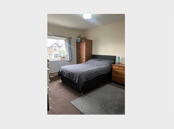 Roomgo UK - Large double room ALL bills included, Hockley - £575 pcm