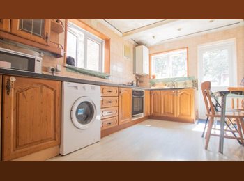 Roomgo UK - east ham house 4 bedrooms, Manor Park - £1,880 pcm