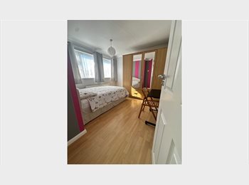 Roomgo UK - Spacious Double Room to Rent in Hornchurch, Emerson Park - £700 pcm