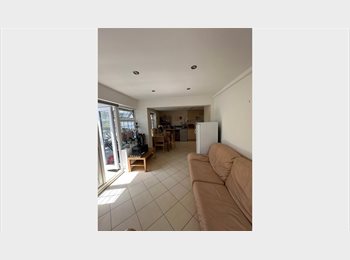 Roomgo UK - Spacious room to let near Vet College in Potters Bar, EN6. Bills are included., Potters Bar - £650 pcm