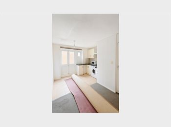 Roomgo UK - Ground floor 1 bedroom flat with a front garden to let located in Hackney, London E9., Homerton - £1,700 pcm