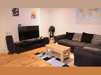 Roomgo UK - Flatmate Wanted for Stunning 2-bed (Zone 1, Earl's Court), Earls Court - £1,475 pcm