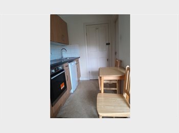 Roomgo UK - Large Studio Flat, Prime Location-Hammersmith,W6 – £1,200PCM- 10 minutes walk to 5 Tube lines, Shepherds Bush - £1,200 pcm