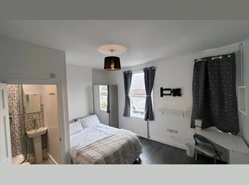 Roomgo UK - Fully Furnished Ensuite - short term / long term, Forrest Fields - £650 pcm