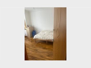 Roomgo UK - Double room available, Chadwell Heath - £750 pcm