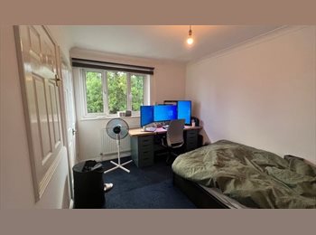 Roomgo UK -  Modern Double Room Zone 1 in 15 mins Garden, Crofton Park - £900 pcm