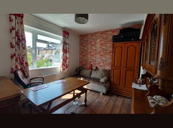 Roomgo UK - Single and double room in Kingston, Kingston upon Thames - £630 pcm