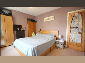 Roomgo UK - Spacious room and private living room available in Sea Mills, Coobe Dingle - £800 pcm