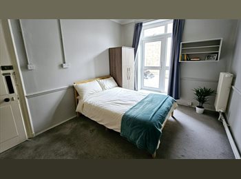 Roomgo UK - Furnished Double Room with Private Terrace Access available in Marylebone, Marylebone - £1,305 pcm