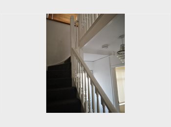 Roomgo UK - Double room to rent, Bridgend - £450 pcm