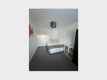 Roomgo UK - Lovely Double Room to rent in Tring, Tring - £625 pcm