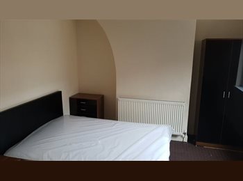 Roomgo UK - Double & Single Room near City Centre, Collyhurst - £460 pcm