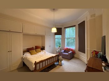 Roomgo UK - Two Double bedrooms to rent by wandsworth common, Battersea - £1,100 pcm