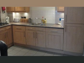 Roomgo UK - Luxurious 2 Bed Apartment, Watford - £1,500 pcm