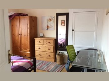 Roomgo UK - LARGE DOUBLE ROOM FOR RENT IN WINDSOR, BERKSHIRE. (SINGLE OCCUPANCY ONLY), Windsor - £680 pcm