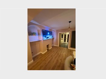 Roomgo UK - clean, cosy & well situated, Barking - £1,200 pcm