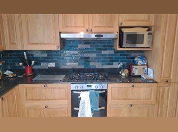 Roomgo UK - Lovely double room in Willesden green 6 mins walk from Jubillee line, Cricklewood - £850 pcm