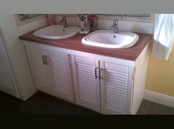 Roomgo UK - Beautifully presented SINGLE bedroom - GREENFORD (near tube station) Available from 29th Nov, Northolt - £600 pcm