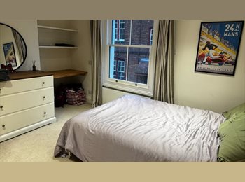 Roomgo UK - Large room, double bed, office and full bathroom, Jericho - £1,250 pcm