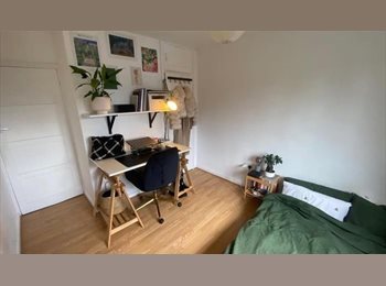 Roomgo UK - Room available for a long term in a trendy+quiet area, Shoreditch - £930 pcm
