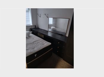 Roomgo UK - 1bed room available in a lovely 3 bed at Swinton close to Salford university, Wavertree - £500 pcm