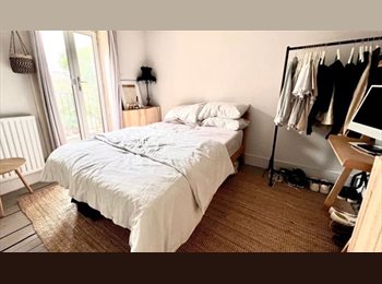 Roomgo UK - Double room in lovely Stoke Newington Mews House, Stoke Newington - £950 pcm