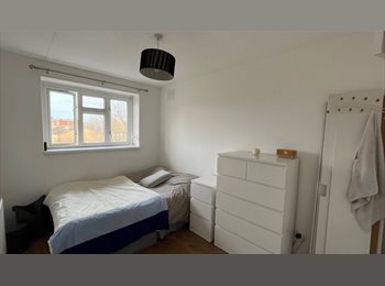 Roomgo UK - Bright Double Room Lower Clapton, Lower Clapton - £825 pcm