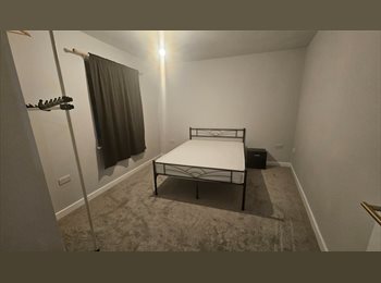 Roomgo UK - Modern Double Room in Spacious 2-Bed Flat, Cradley Heath - £500 pcm