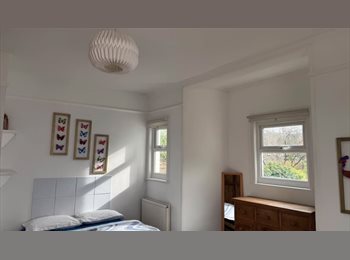 Roomgo UK - Lovely Private 2bd/2bt Available., Holborn - £750 pcm