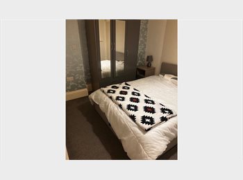 Roomgo UK - Double Room with Private Bathroom – £690 All Bills Included, Weston-super-Mare - £690 pcm