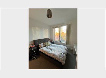 Roomgo UK - En-suite room to rent, Center of Manchester, Hulme - £589 pcm