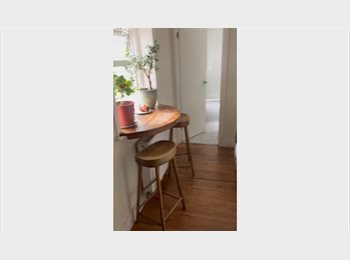 Roomgo UK - Spacious Double Room Available in Friendly House, Woolwich - £550 pcm