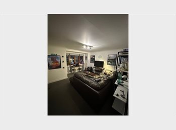 Roomgo UK - Double Room in a Shared Flat, Rothesay House, G4, Dennistoun - £600 pcm