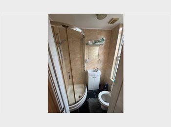 Roomgo UK - Bright En-Suite Room in Edgware HA8 | Bills Included | 3-Month Stay, Burnt Oak - £825 pcm