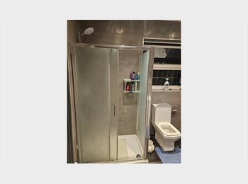 Roomgo UK - Double room to rent IG6, Barkingside - £750 pcm